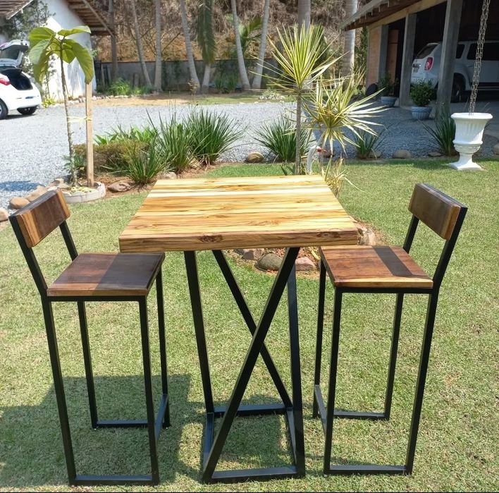 Комплект бар маса с бар столове