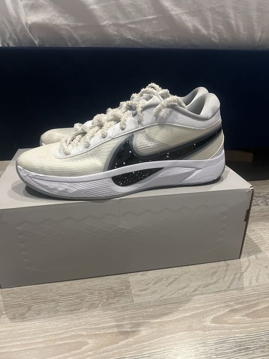 Nike basketball shoes Guanis Zoom Freak 6