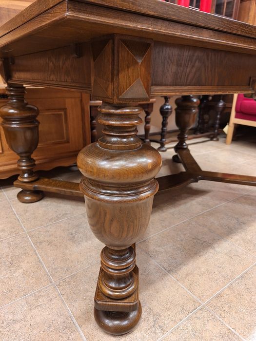 УНИКАТ! Маса за трапезария с богата дърворезба