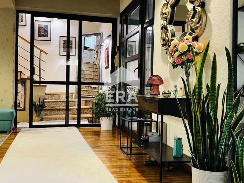 Продава се Къща в Варна, Изгрев - 238 кв.м за 4160 €/кв.м - Снимка #10