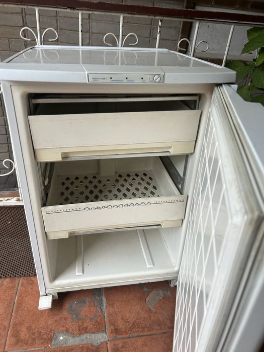 Морозилка «бирюса»,в рабочем состоянии