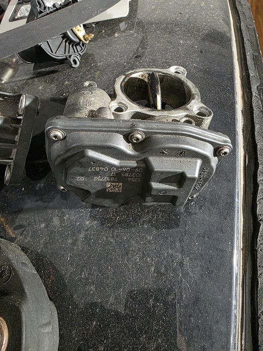 Дроселова клапа за BMW F10 f11 двойка дизел 184 коня