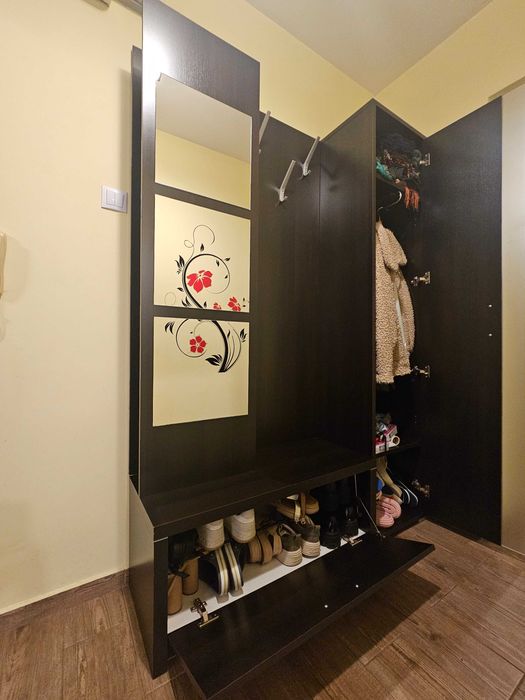 Vand mobila pentru hol Mobexpert – cuier si dulap, stil modern, stare foarte buna