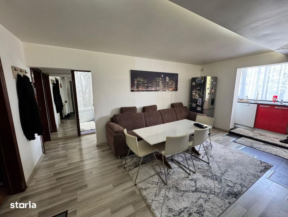 Apartament spatios cu 4 camere, 71 mp utili + balcon, zona Vasile Ale