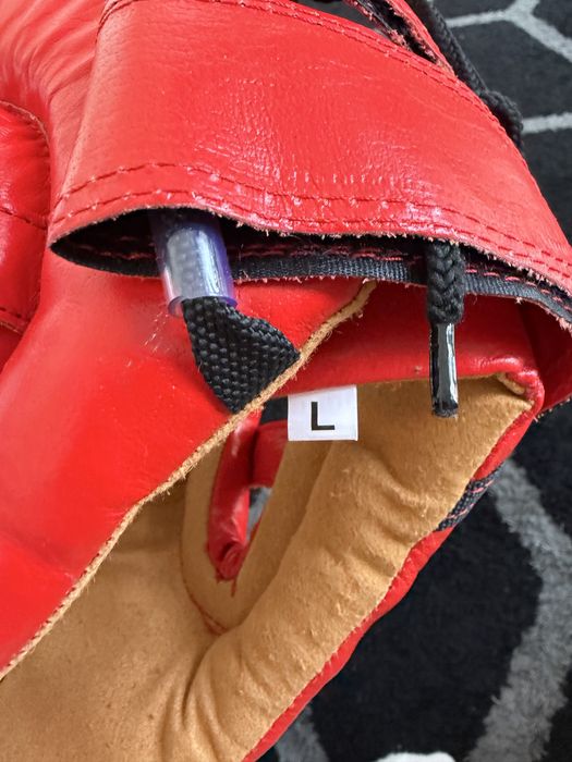 Продам шлем и боксерские перчатки