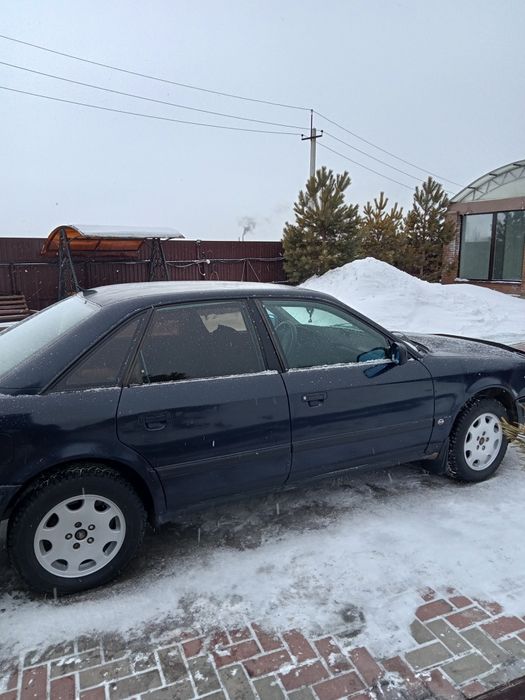 Автомобиль Ауди 100 С4, 2,6 объем.  Сел поехал. Резина новая зима.