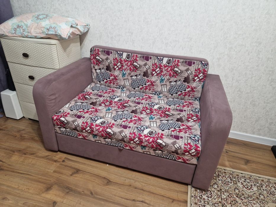 Продаю мини диван