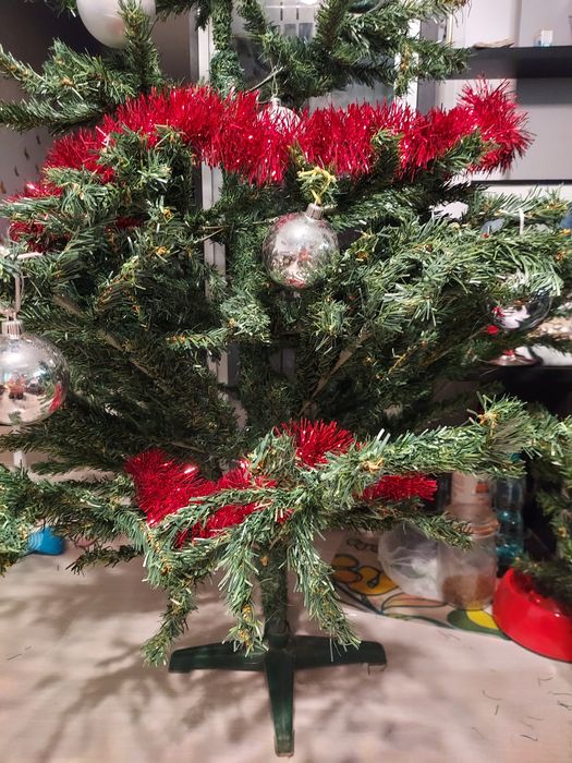 Brad artificial, înălțime 160 cm, cu decoratiuni