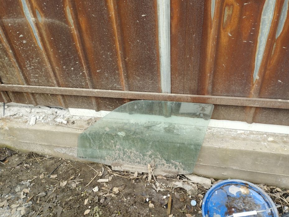 Задний лобовой Мерседес 190