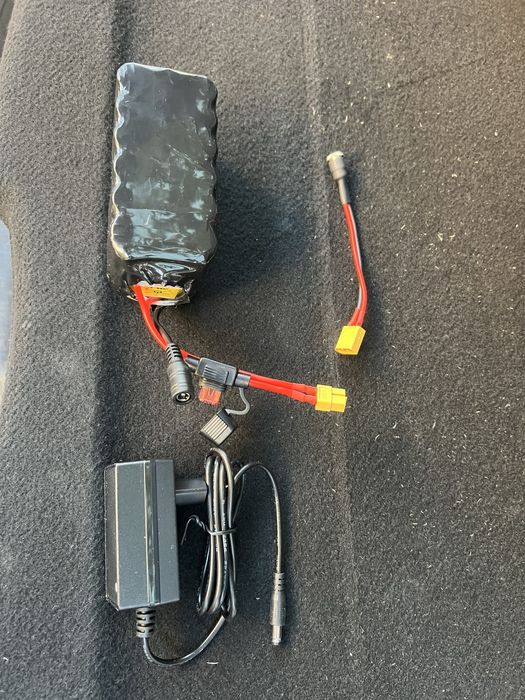 Baterie pentru orice tip de mascotă gonflabilă. Timp utilizare 4 ore