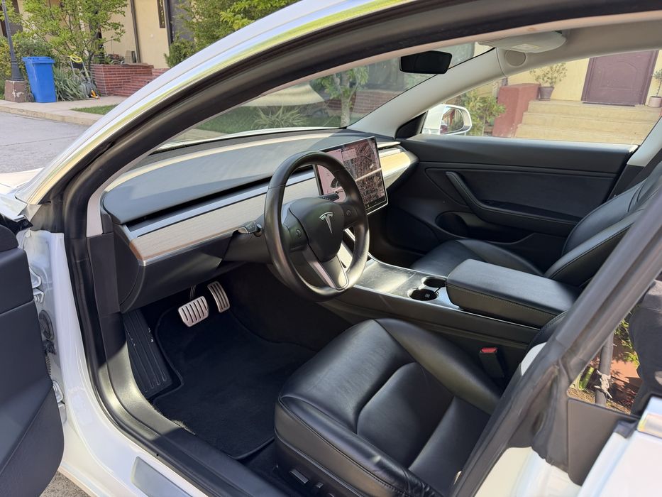 Vand Tesla Model 3 Dual Motor Long Range Performance incl roti de iarna