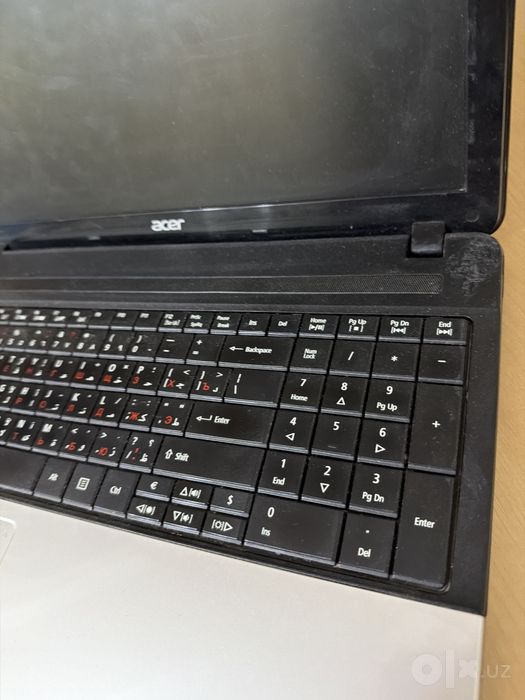 Ноутбук Acer TravelMate P253 / Core i3 / 4 ГБ ОЗУ