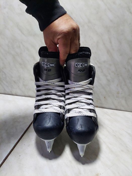 Patine 1122 hochei hockey CCM marime 31-32 (20,8  cm)