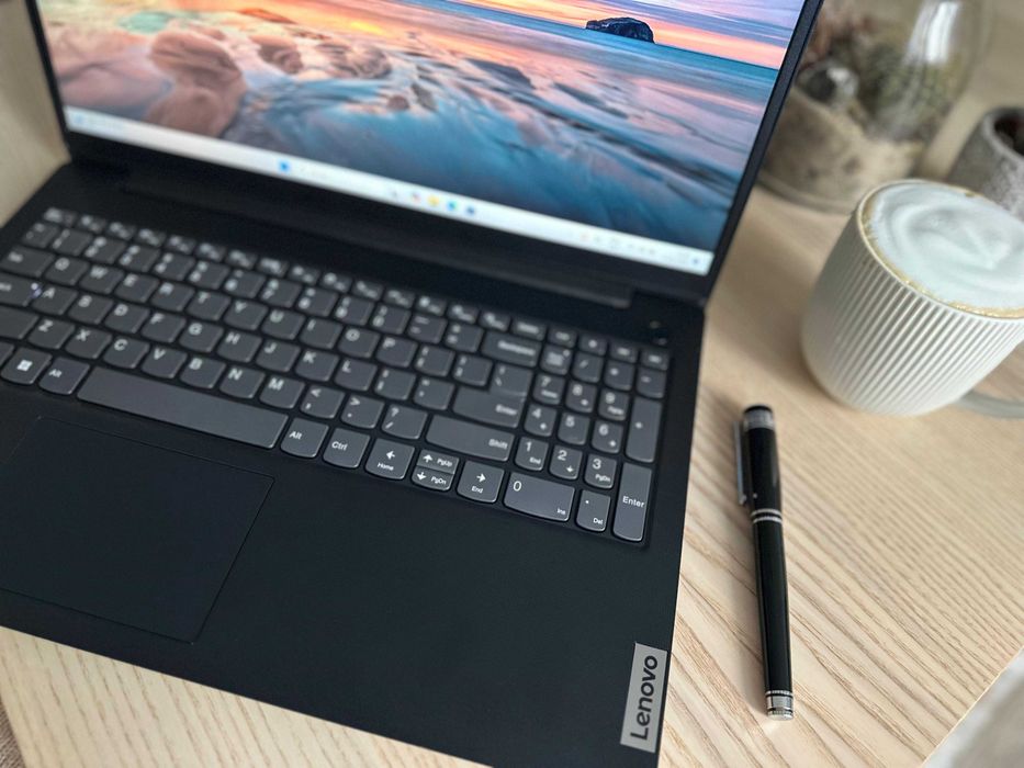 Laptop Lenovo V15 G4 IRU, 15.6" – NOU, nefolosit, Windows 11 Pro activ