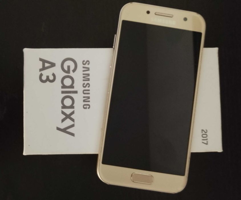 Телефон Samsung Galaxy A3 (2017)