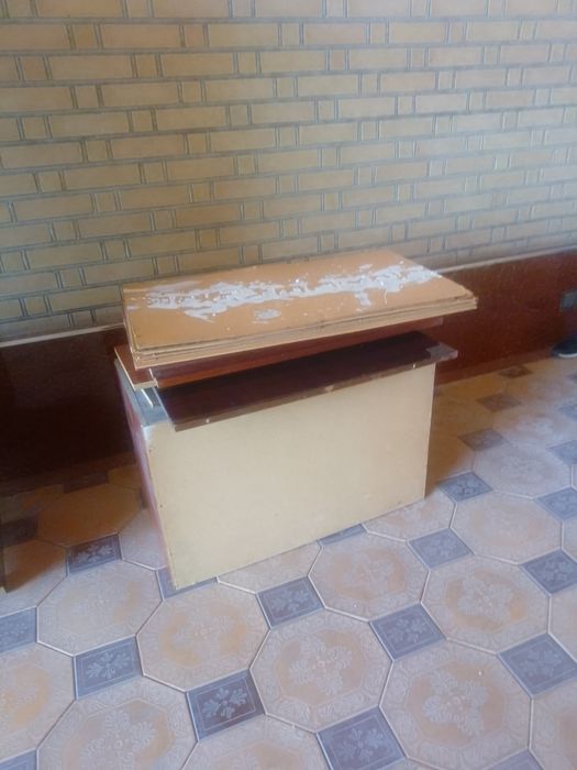 Eski mebel narxi 250.000 ming.  4 ta mebel shu narxda.