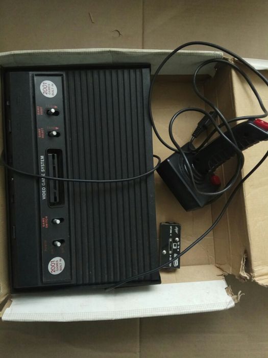 Продавам стара  телевизионна игра