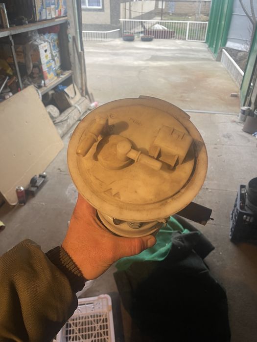 Бензо насос  на субаро 2 литра