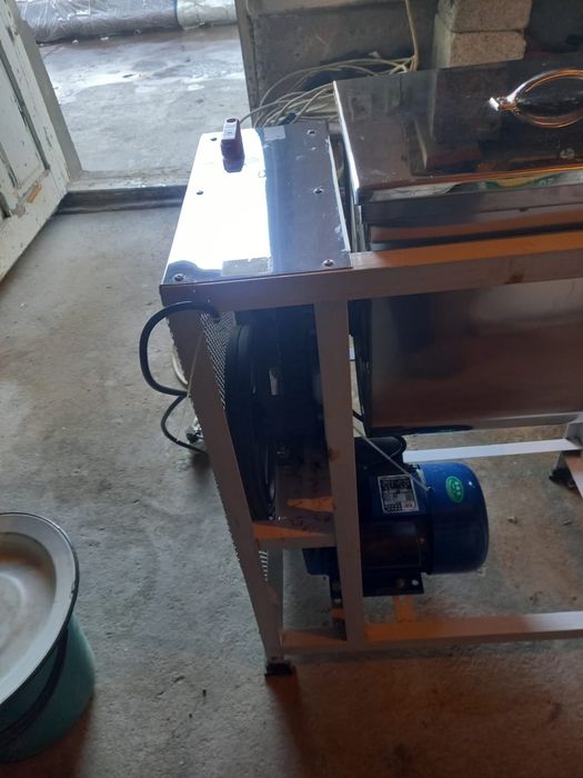 Тестомес профессиональный Тестомес бункерный