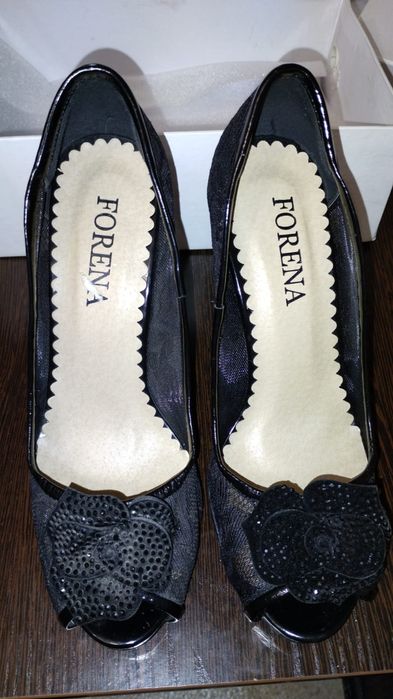 Продам новые туфли.