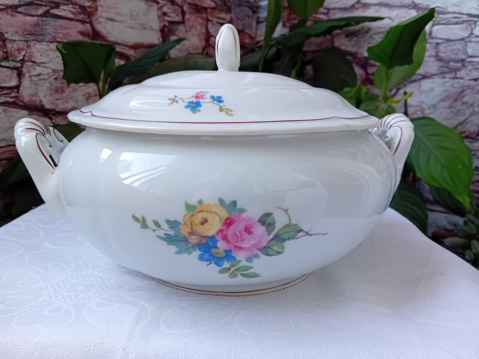 Български порцелан с рози