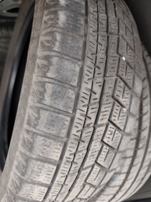 Продам зимние два баллона