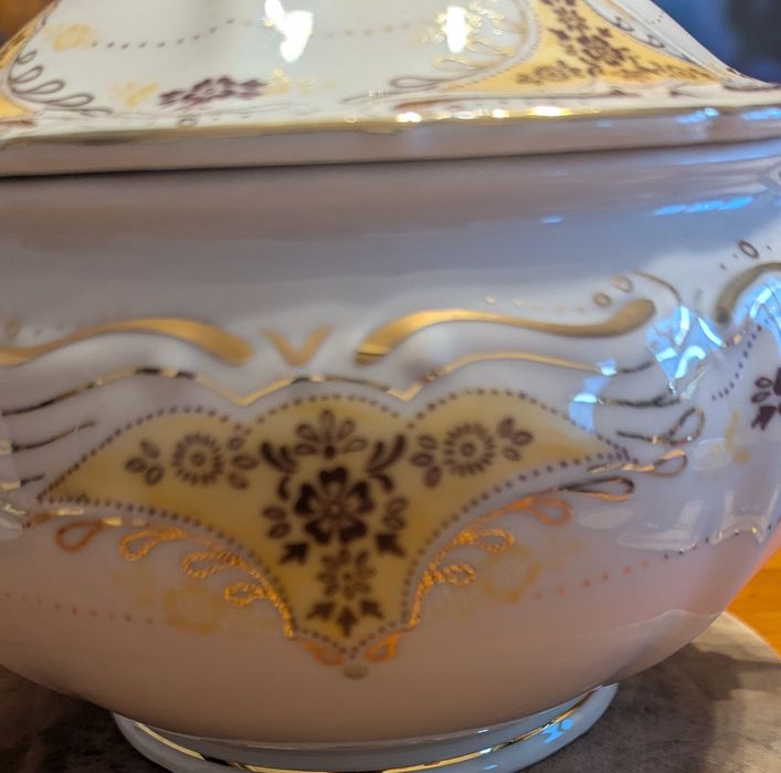 Български порцеланов супник 100 години  Изида