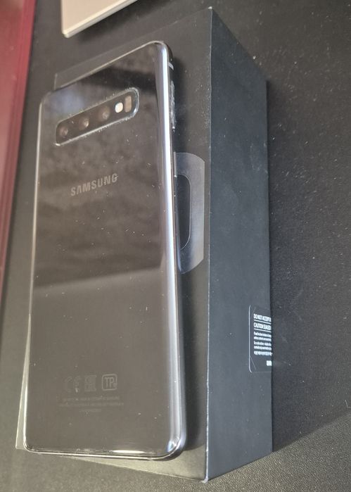 Продам телефон Samsung S10