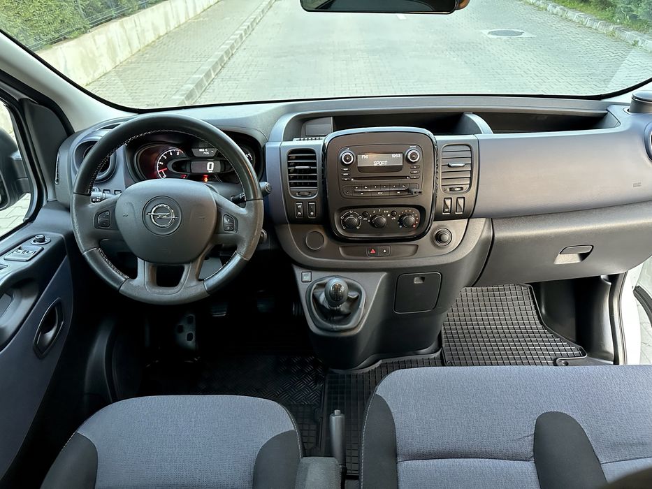Opel Vivaro 1.6 CDTI 125CP 8+1 LOCURI Varianta Lunga