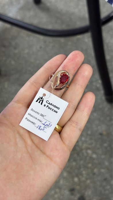 Продам кольцо золотое