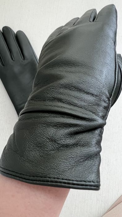 Новые кожаные перчатки