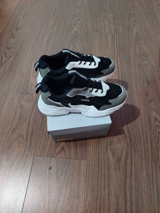 Adidași bărbat model Nou original fără purtare