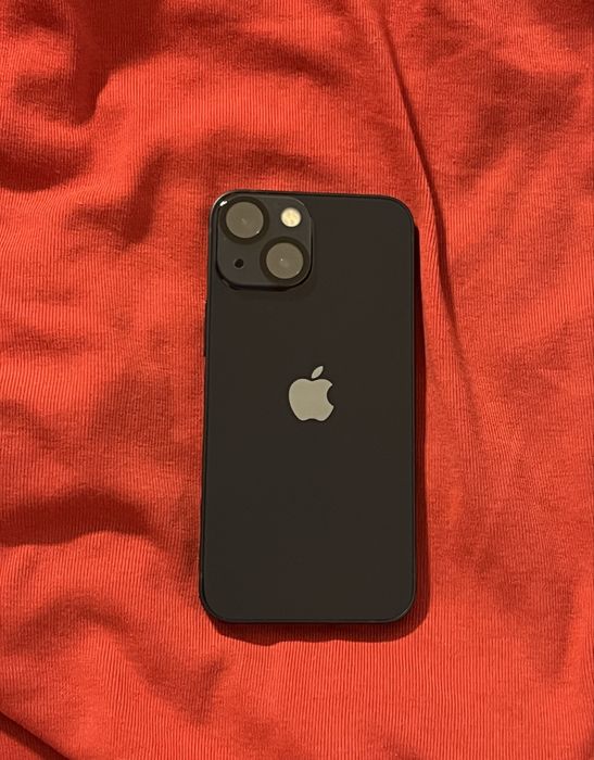 Iphone 13 mini 128 gb midnight КАТО НОВ + MagSafe зарядно