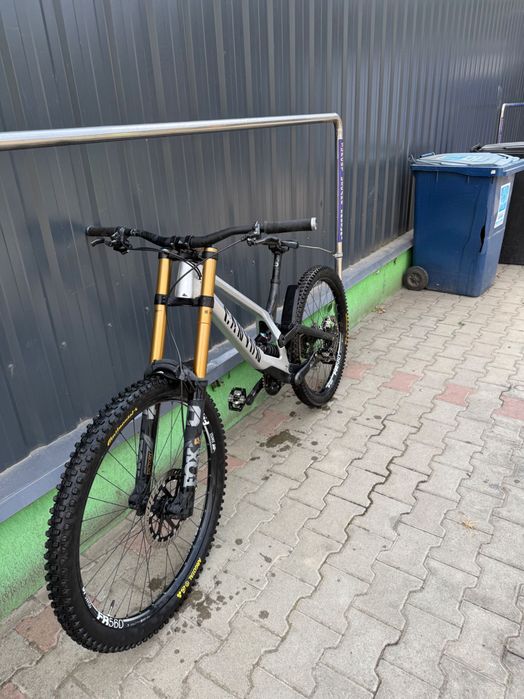 Bicicleta Downhill Canyon Sender cfr 2022 carbon mullet