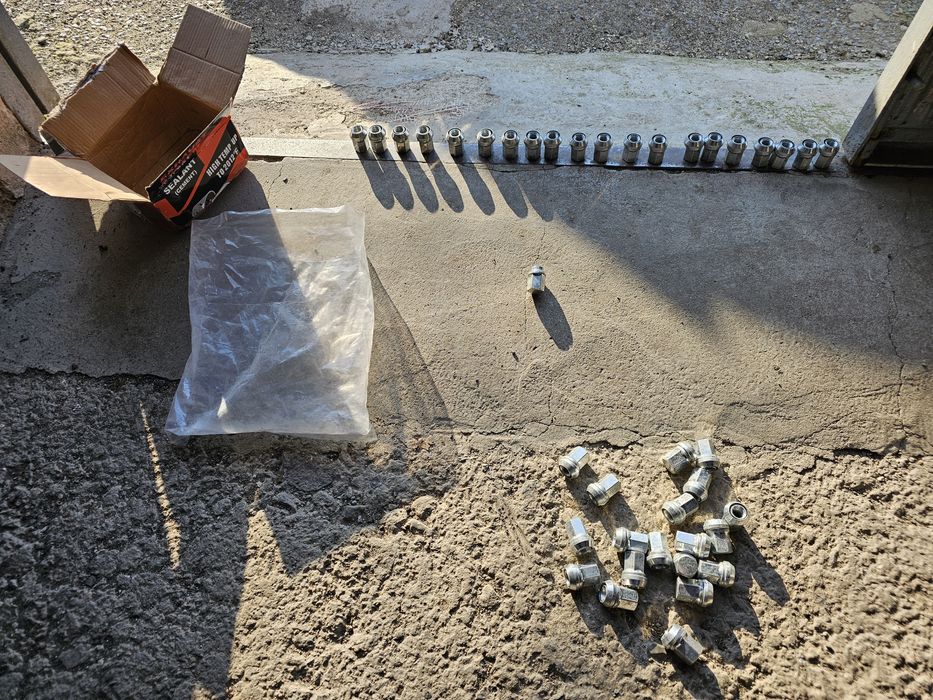 Раздвижени гайки с конус 12х1.5мм