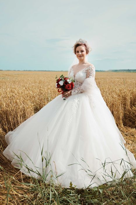 Vand Rochita de mireasa stil printesa ..