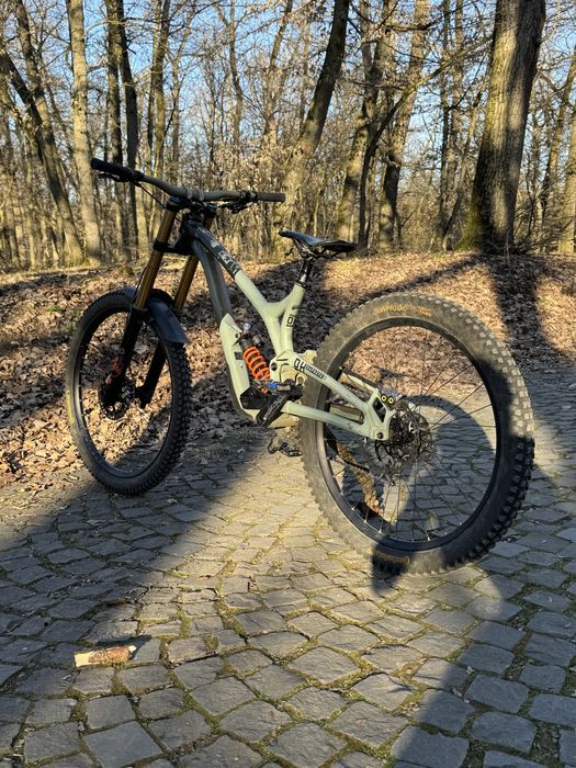 Bicicleta commencal supreme dh v4 custom