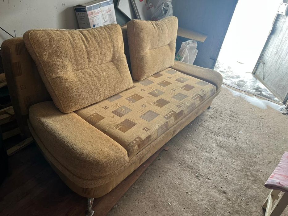 Продам диван б/у почти новый