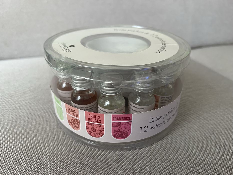 Комплект с ароматни масла и порцеланова поставка за свещ