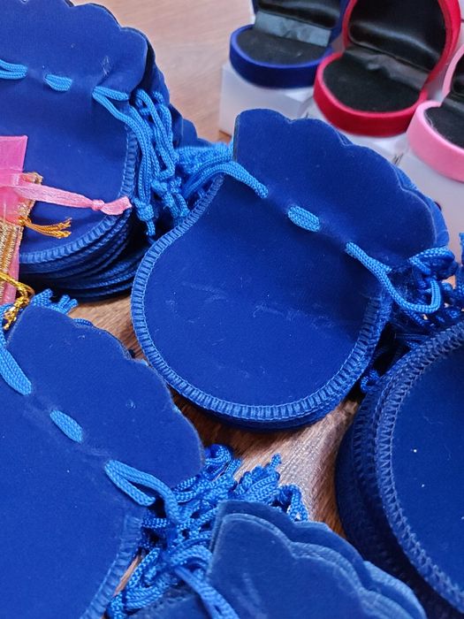 Коробки для украшений подарочные