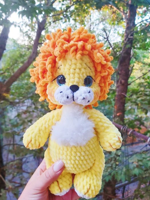 Вязаный плюшевый Львёночек