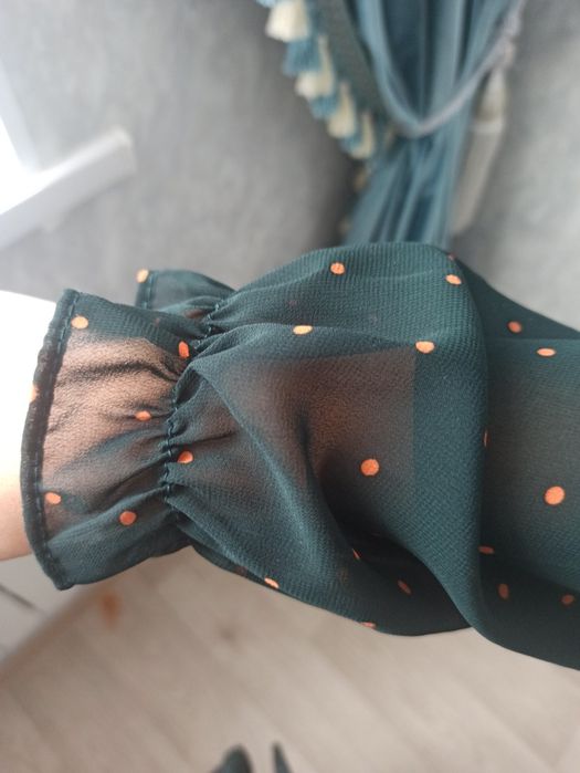 Платье тёмно-зелённого цвета