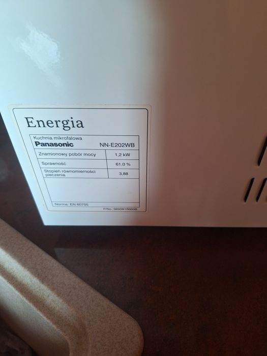 Cuptor cu  microunde in stare de functionare