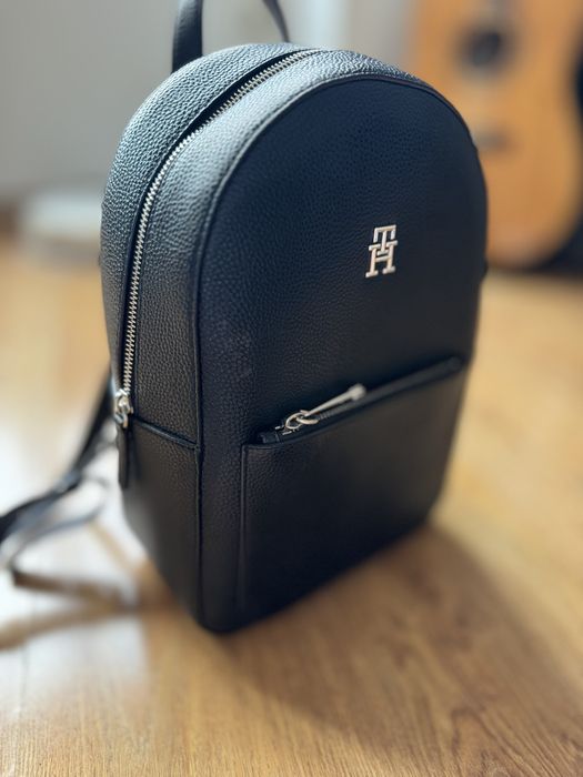 Tommy Hilfiger кожена раница