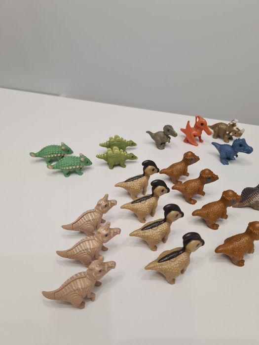 Lot 24 de dinozauri Kinder
