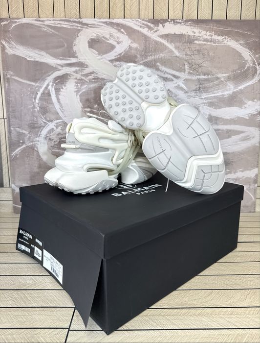 Balmain Unicorn Triple White