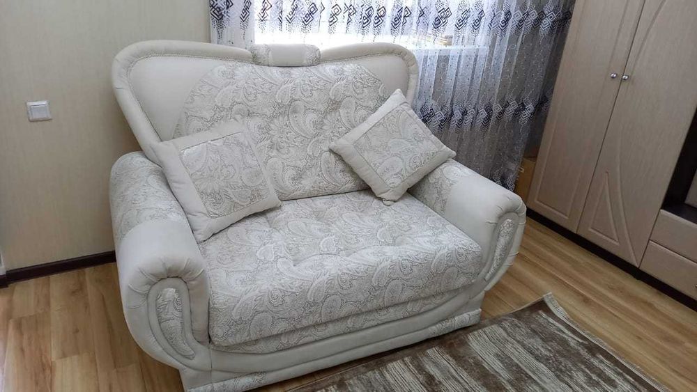 Продам комплект мягкой мебели