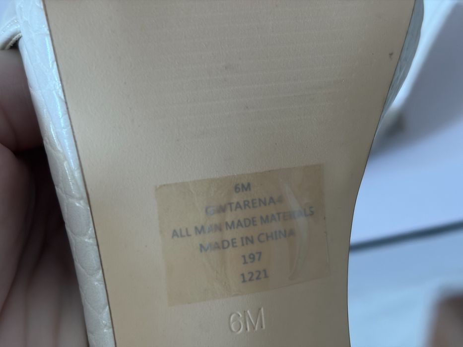 Продам оригинальные туфли Guess