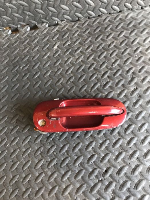 Външна дръжка за предна дясна врата червена за Honda Civic (1998)