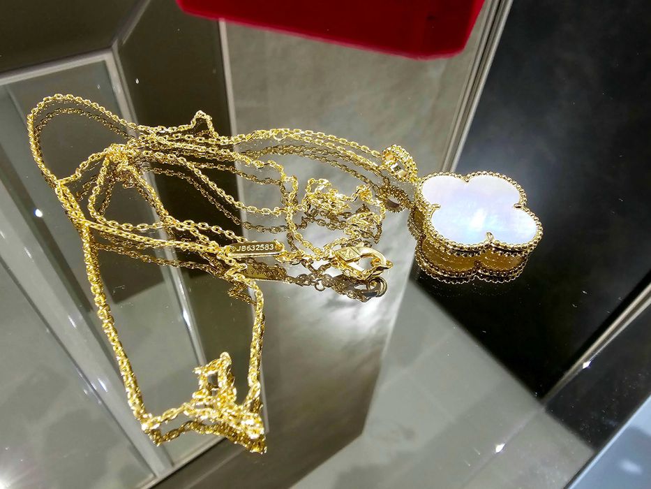 Van Cleef & Arpels VCA Gold Mother Long Magic Alhambra Дамско Колие